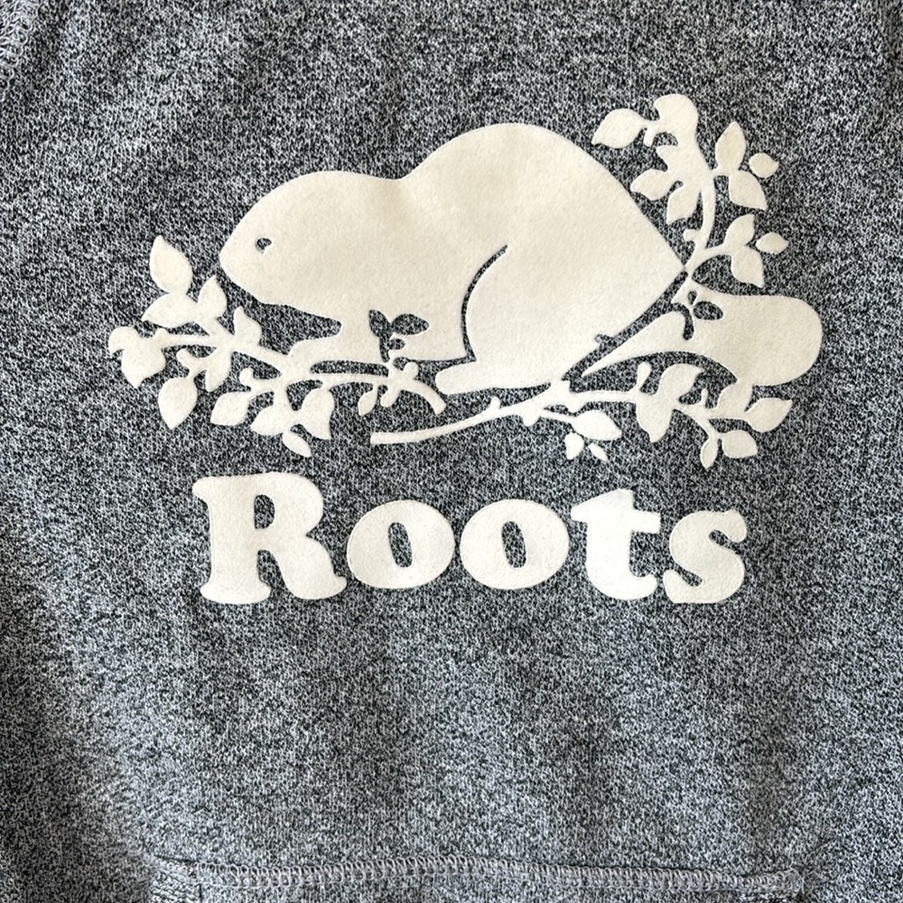 Rare salt and pepper Roots maskoka sweater. - Picture 3 of 5